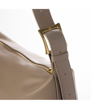 UNBILLION カシュカシュ cachecache / バックル付きビッグショルダー オーク