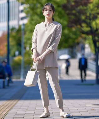 Tiaclasse 【ダブルストレッチ・洗える】スキッパーパールチュニックブラウス グレージュ