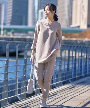 Tiaclasse 【ダブルストレッチ・洗える】スキッパーパールチュニックブラウス グレージュ