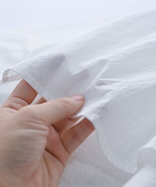 muuc 〈遠州織物の工場で織られた上質な涼しいコットン100%生地〉プリーツ八分袖のタックデザインブラウス ホワイト