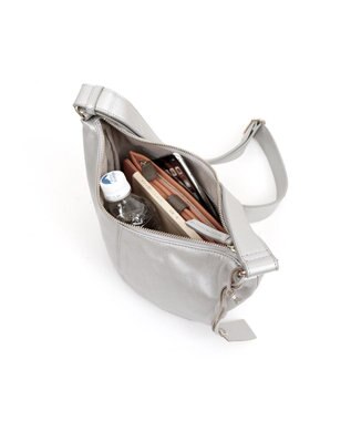 UNBILLION アトランタ ATLANTA / やぎ革軽量ハーフムーンショルダー シルバーグレー