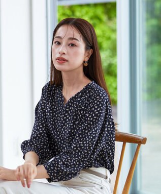 Tiaclasse 【洗える】柄プリントブラウス ネイビー