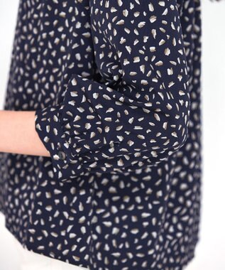 Tiaclasse 【洗える】柄プリントブラウス ネイビー