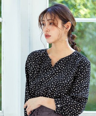 Tiaclasse 【洗える】柄プリントブラウス ブラック