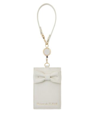Maison de FLEUR クリアストーンリボンリールパスケース Off White