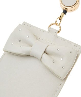 Maison de FLEUR クリアストーンリボンリールパスケース Off White
