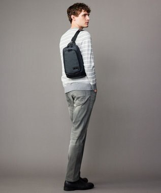 JOSEPH ABBOUD 【軽量/コンパクト】インターレースカルゼ ボディーバッグ グレー系