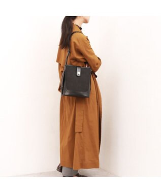 UNBILLION カシュカシュ cachecache / スエード調×スムースおこし金具ショルダーバッグ ブラック