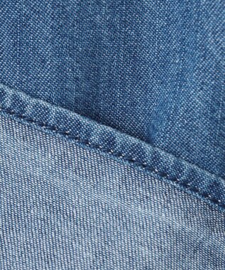 uncrave ライトデニム パフスリーブブラウス ブルー（クリスウェブ佳子さん着用）