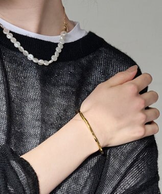 Phoebe 【金属アレルギー対応】ライトツイストメタルバングル/サージカルステンレス ゴールド