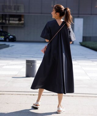 UNFILO 【洗える/軽量】FINE MOVE Aラインワンピース チャコール