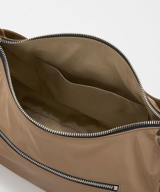 TOPKAPI 【Breath TOPKAPI】【軽量430g】Train 防水ポリエステル ワイド ショルダーバッグ ブラウン