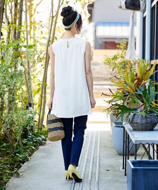 Tiaclasse 【洗える】体型カバーも叶うフリルカラーチュニックブラウス オフホワイト