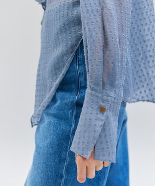 BEIGE， CALLERRY / シルク混ドットラッフルブラウス Dull Blue