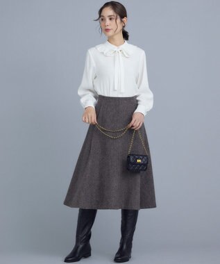 組曲 フリルカラーブラウス アイボリー系