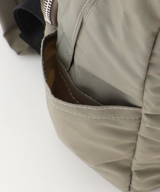 Y'SACCS フロントポケットベーシックリュック グレージュ