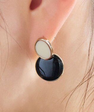 Tiaclasse 2トーンピアス オフホワイト×ブラック