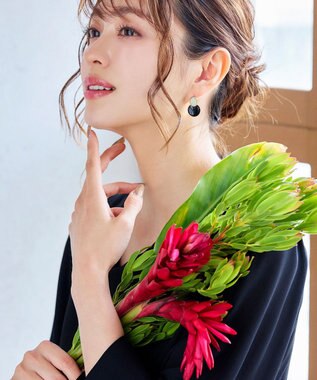 Tiaclasse 2トーンピアス オフホワイト×ブラック