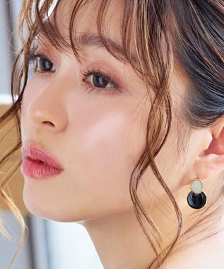 Tiaclasse 2トーンピアス オフホワイト×ブラック