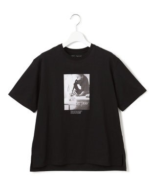 23区 【洗える】JANE PACKERコラボ フォトプリント Tシャツ ブラック(PHOTO)