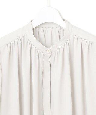 23区 L ライトバックサテンアムンゼン ギャザーブラウス ライトグレー系