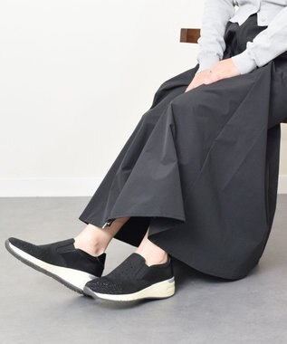 Bridget Birkin 【Round About】ラインストーンアクセントスリッポンスニーカー ブラック