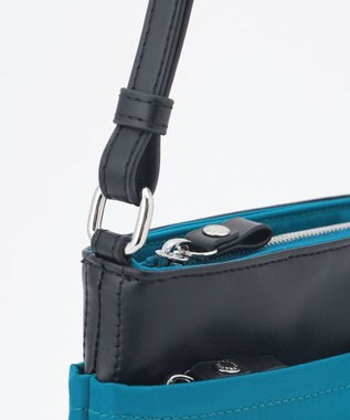 Y'SACCS 【大人のおしゃれ手帖11月号掲載】本上まなみ×Y'SACCS タックラウンドスマートポシェット ブルー