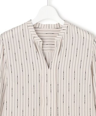 ICB 【新色追加・WEB限定】BackSatinAmunzen キーネックブラウス トープベース×ストライプチェーン柄