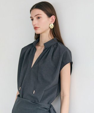 BEIGE， 【イージーケア】BATEAU / Vネック ギャザーブラウス