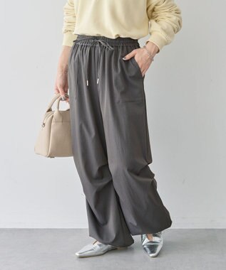 Green Parks 表面感サテンタックパンツ Charcoal Gray