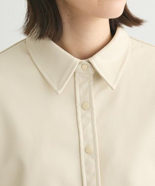 Green Parks ショート丈フェイクレザーシャツ Ecru