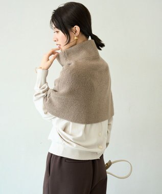 UNFILO 【WEB/一部店舗限定】ふわふわニット ケープスヌード モカ