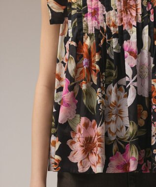 GRACE CONTINENTAL フラワープリントタックブラウス ブラック