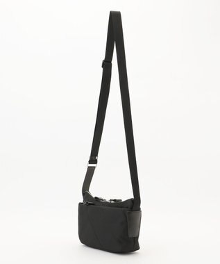 Y'SACCS ストリームラインポシェット ブラック