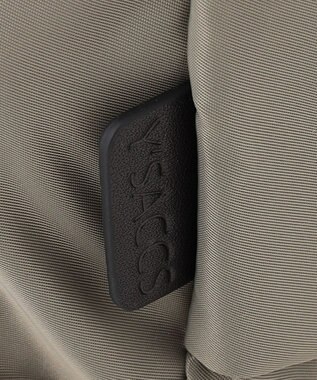 Y'SACCS トリプルポケットベーシックショルダー グレージュ