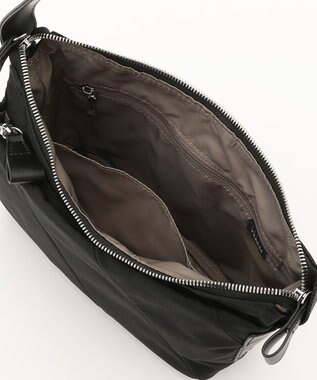 Y'SACCS ストリームラインポシェット ブラック