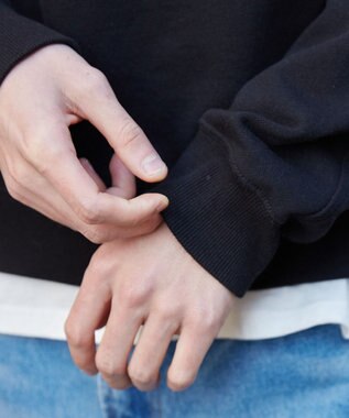 WEGO 【ユニセックス着用ITEM】THEBOYエルボーパッチクルーネックPO ブラック