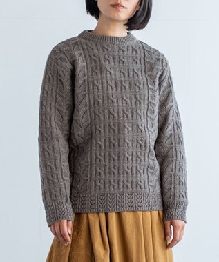 muuc 〈希少なエクストラファインラムウール〉ケーブル模様編みニットセーター