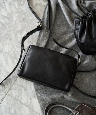 russet レザースクエアショルダーバッグ(CE-1575) Black