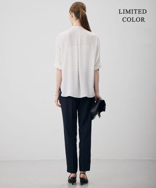 ICB 【新色追加・WEB限定カラーあり】BackSatinAmunzen 5分袖バンドカラーブラウス オフホワイト×ドット柄［WEB限定］
