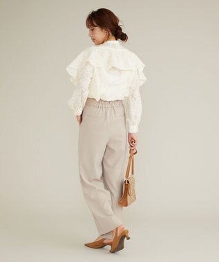 Feroux 【洗える】ジャカードフリルブラウス アイボリー系