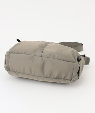 Y'SACCS トリプルポケットベーシックショルダー グレージュ