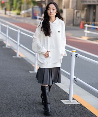 WEGO 【ユニセックス着用ITEM/SMLサイズ展開/裏起毛】ワンポイント刺繍プルパーカー ホワイト