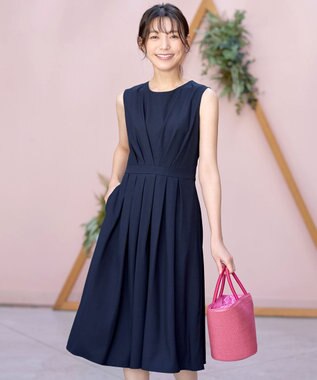 Tiaclasse L 【2TYPEスリーブ/半袖・ノースリーブ・洗える】タックフレアワンピース ノースリーブ：ネイビー