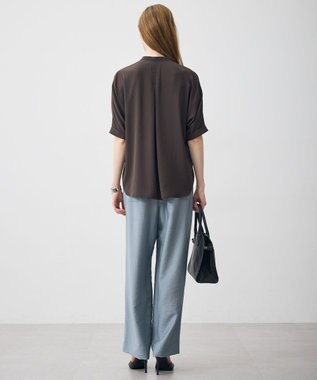 ICB 【新色追加・WEB限定カラーあり】BackSatinAmunzen 5分袖バンドカラーブラウス ダークブラウン