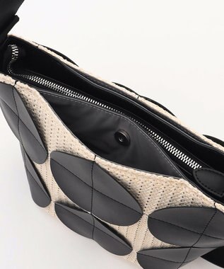 Y'SACCS サークルパッチショルダーバッグ ホワイト