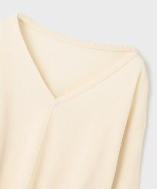 GRACE CONTINENTAL ウールVネックニットトップ ホワイト