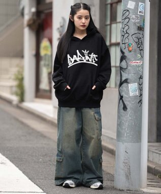 WEGO 【ユニセックス着用ITEM/SMLサイズ展開】グラフィックロゴプルパーカー ブラック