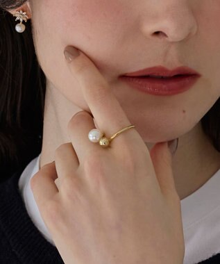 Phoebe 〈シリーズ累計販売10000点突破！〉メタル×パールフォークリング ホワイト