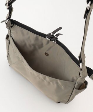 Y'SACCS トリプルポケットベーシックショルダー グレージュ